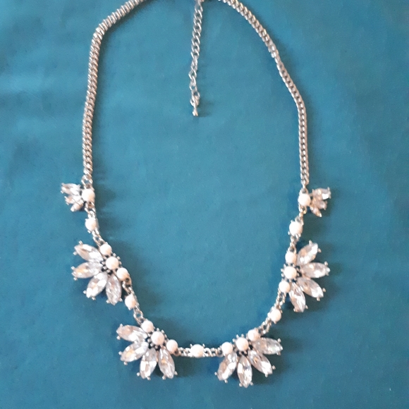 Necklace - Costume Jewelry - Picture 2 of 4